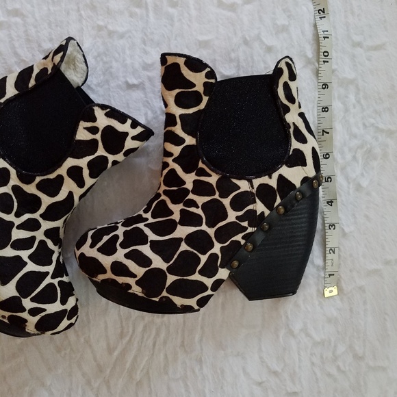 Irregular Choice Collagen Kiss Booties - Picture 3 of 8